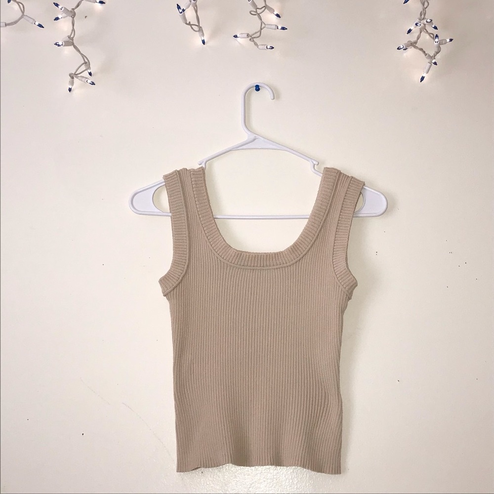 CREAMY BROWN SLEEVELESS CROP TOP